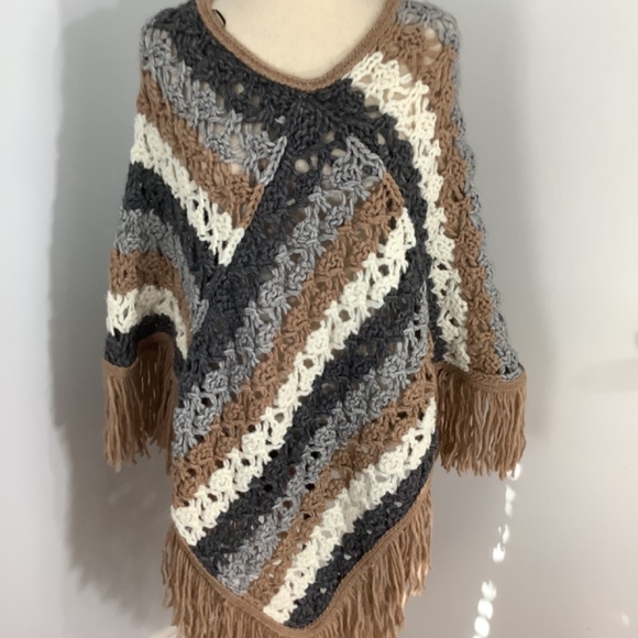MASSIMO DUTTI SIZE SMALL CROCHET PONCHO ITALIAN YARN ALPACA WOOL BLEND FRING - Picture 3 of 10